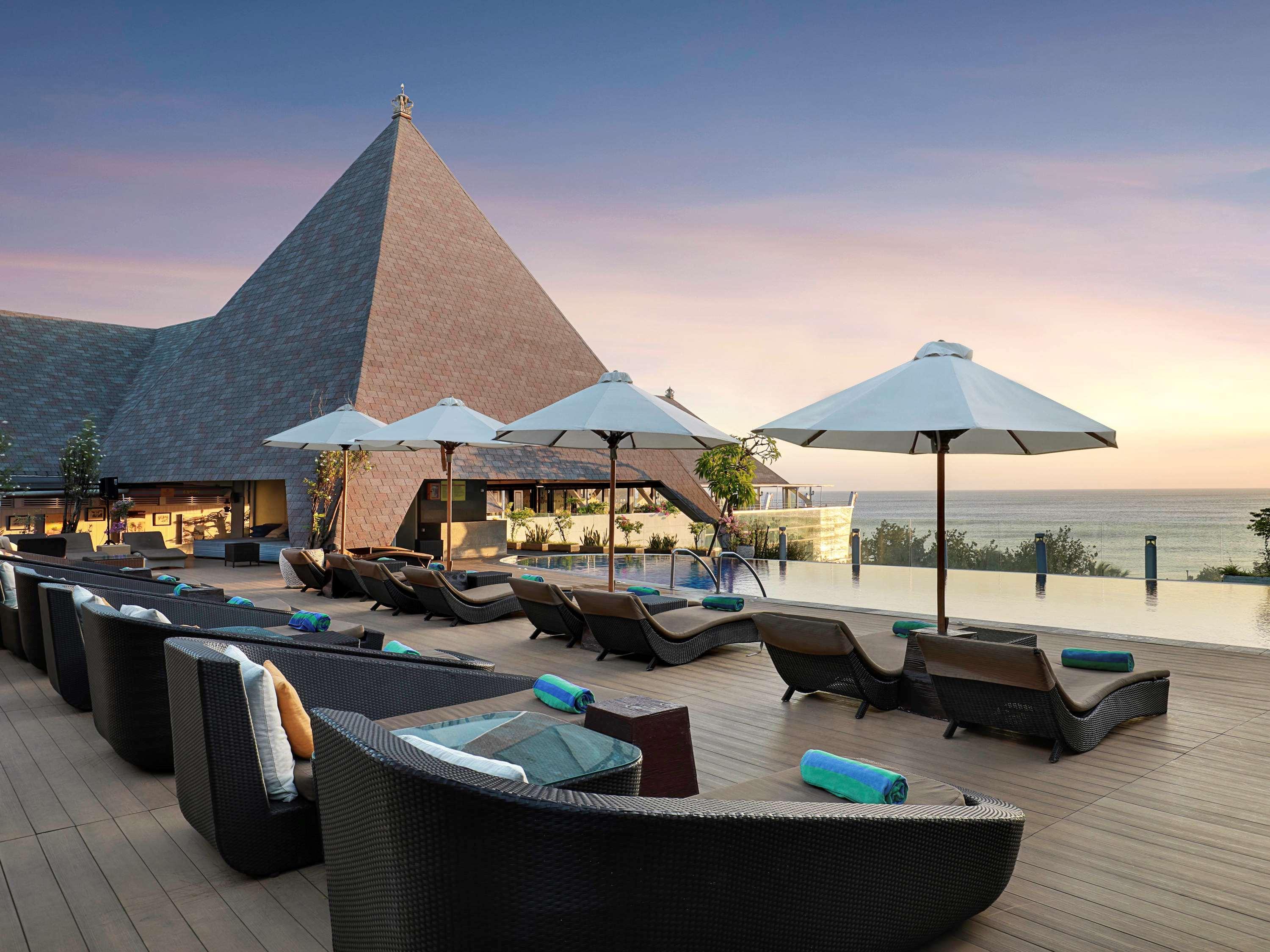 库塔海滩遗产酒店 - 由雅高酒店集团管理 庫塔 外观 照片 The rooftop bar at the W Retreats & Spa, Phuket