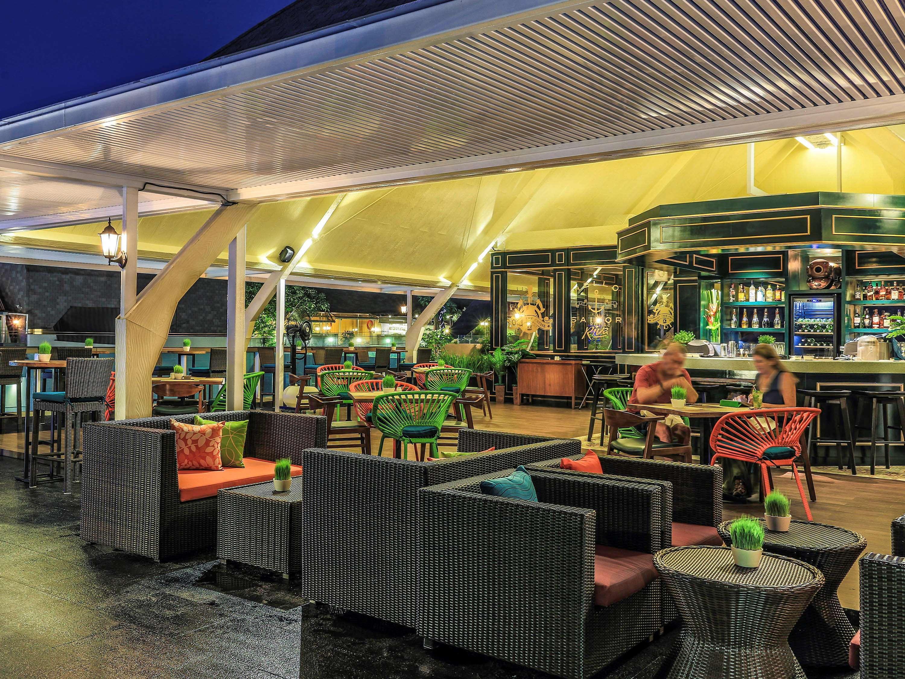 库塔海滩遗产酒店 - 由雅高酒店集团管理 庫塔 外观 照片 Sky Bar