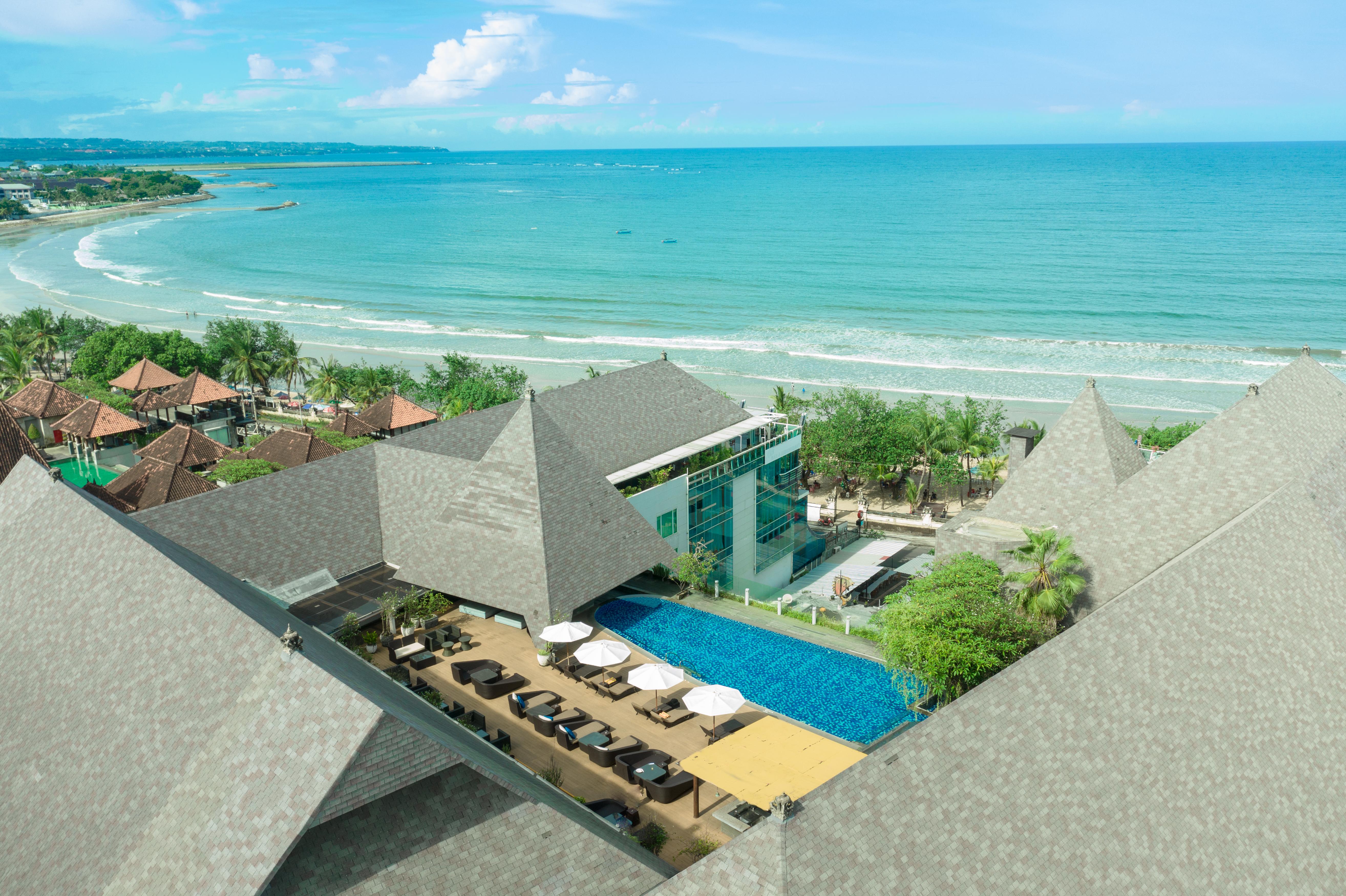 库塔海滩遗产酒店 - 由雅高酒店集团管理 庫塔 外观 照片 The resort's pool