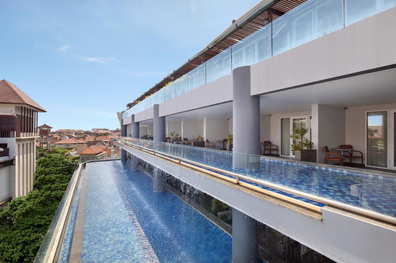 库塔海滩遗产酒店 - 由雅高酒店集团管理 庫塔 外观 照片 The swimming pool at the hotel